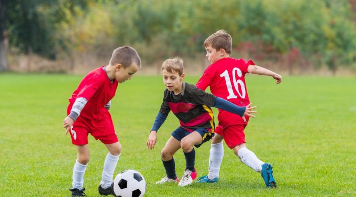 Почему стоит отдать ребенка в футбол?