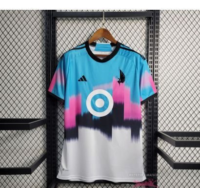 Стильная футболка для мужчины и женщины с логотипом любимой команды